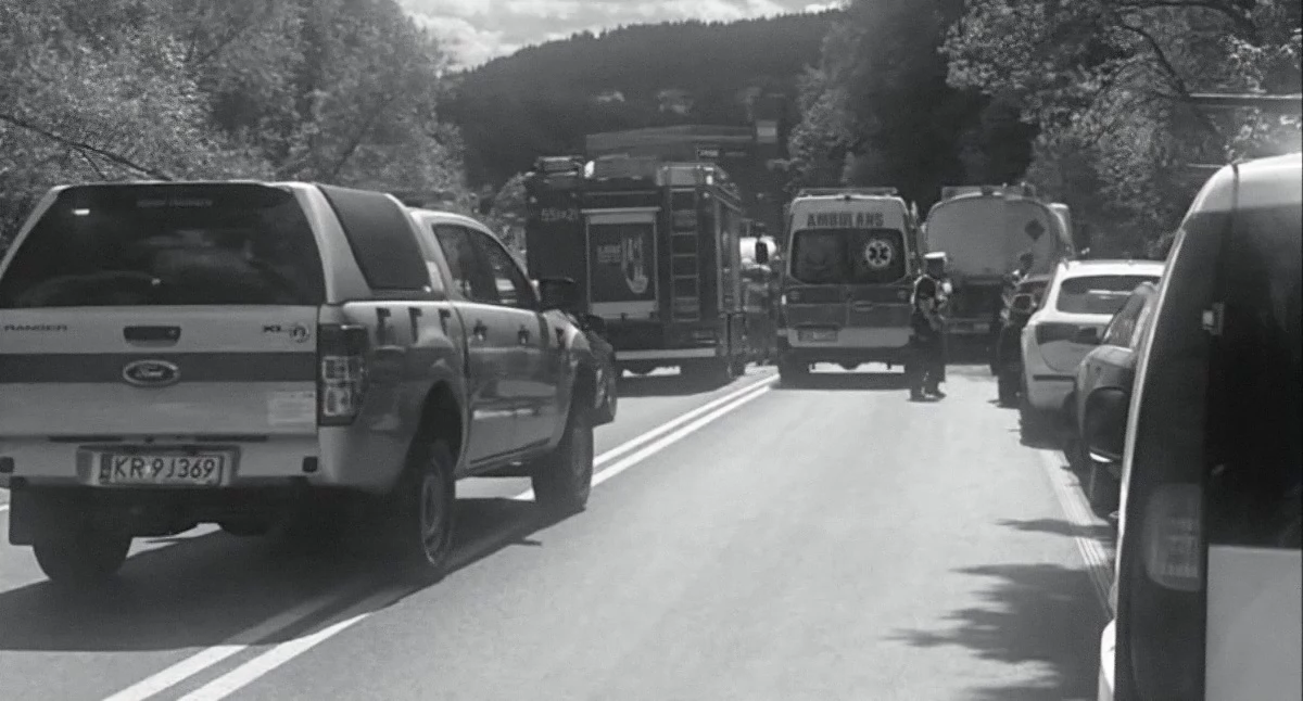Wypadek na DK28 zakończył się tragedią. Nie żyje funkcjonariusz policji