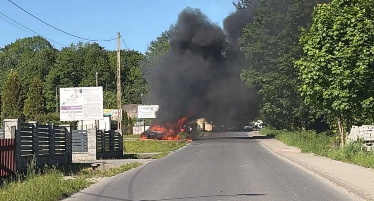 Pożar samochodu w Krzeszowie
