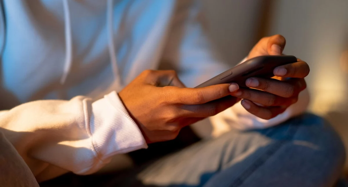 Dlaczego powinieneś kupić folię hydrożelową na telefon?