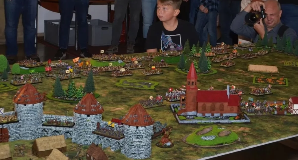 „Ogniem i Mieczem” wraca na Zamek Suski. Dwa dni żywej historii, bitew i planszówek