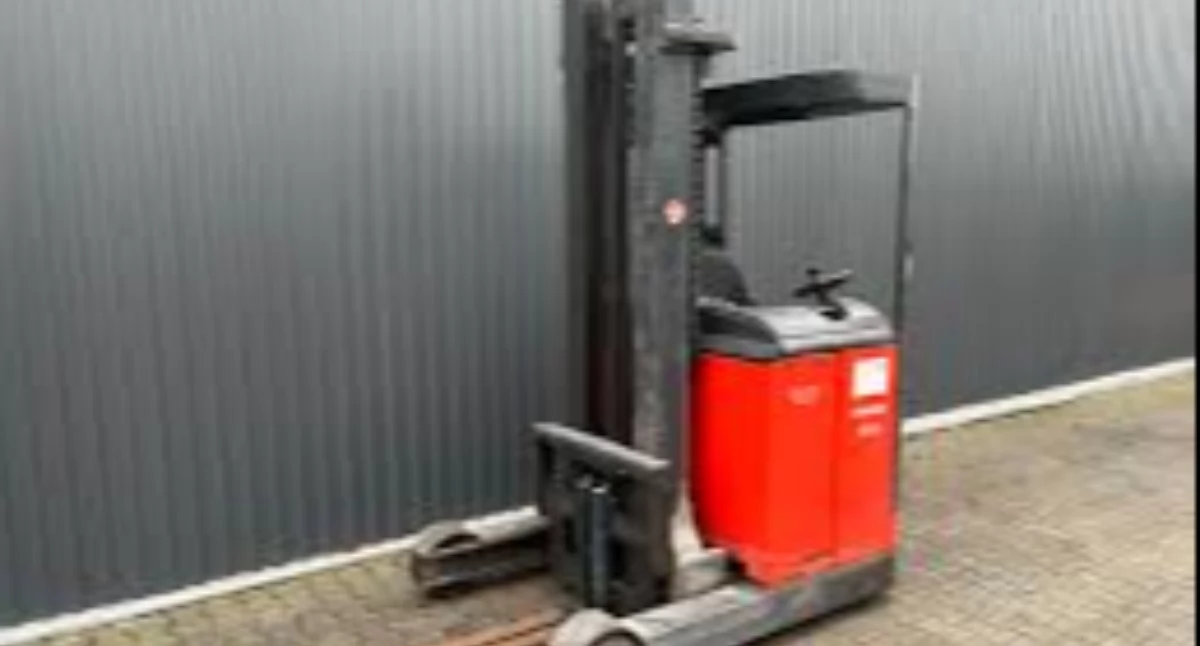 Reach truck - dlaczego te wózki są podstawą nowoczesnych magazynów wysokiego składowania?