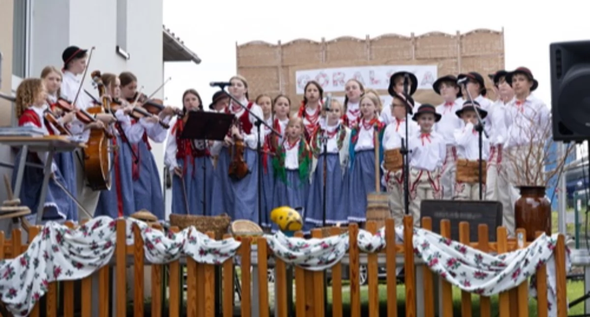 Rodzinne świętowanie w Kojszówce. Była muzyka, atrakcje i jubileusz zespołu Kojsowianie