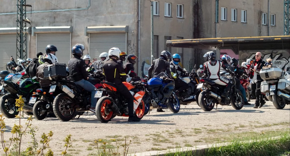 Bezpieczeństwo motocyklistów na drogach – dlaczego dobry kask to podstawa