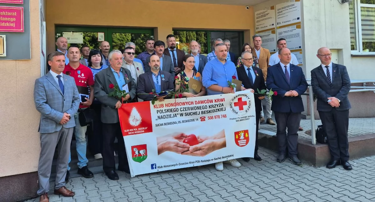 Zasłużeni dla krwiodawstwa. Członkowie Klubu HDK PCK „Nadzieja” z państwowymi odznaczeniami