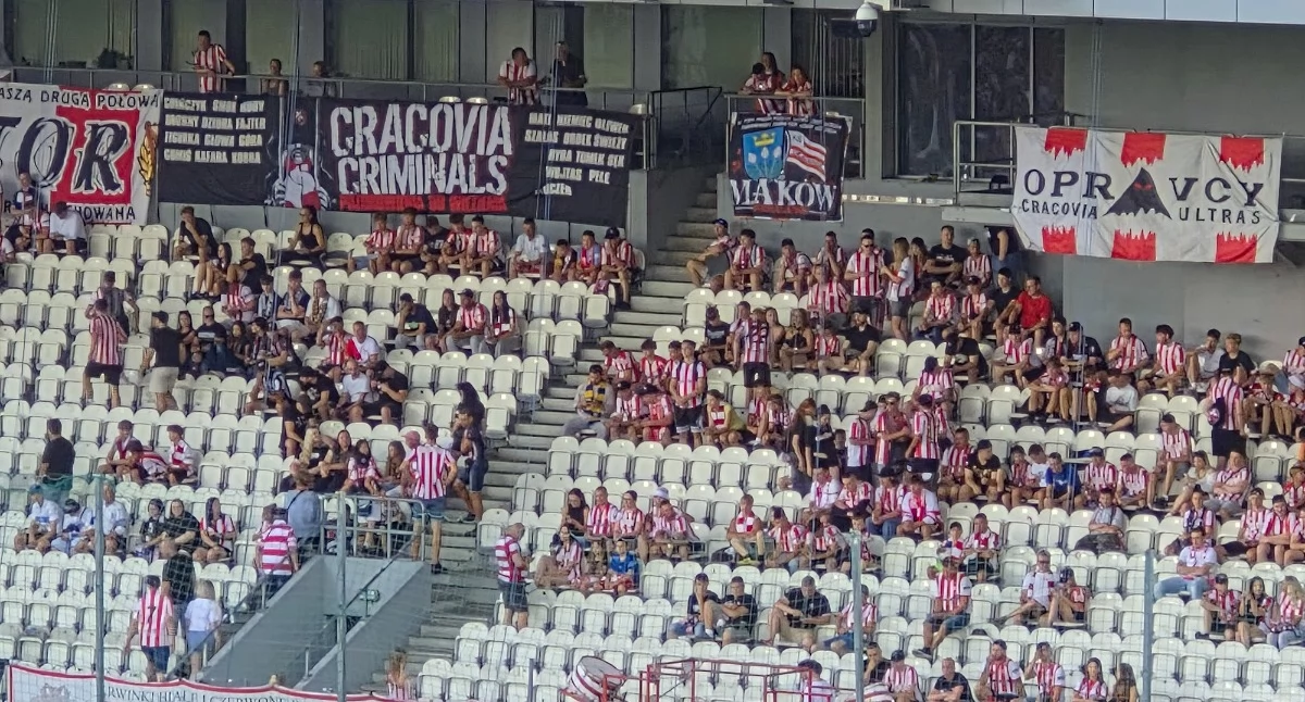 Powiat suski zaznaczył obecność na piłkarskich 120. urodzinach! Jak było na Cracovia – Sevilla?
