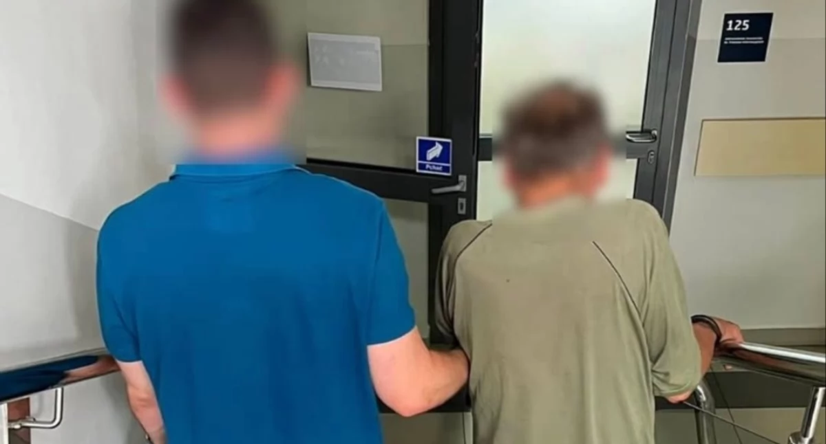 Nie zapłacił za koszyk zakupów i alkohol w plecaku
