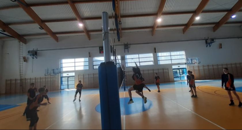Program SKS. Nauczyciele i dzieci chcą korzystać z hal sportowych