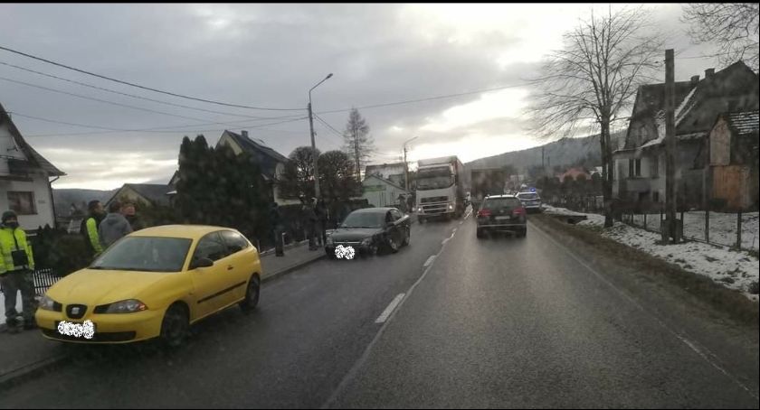 Juszczyn. Wymuszając pierwszeństwo, zajechała drogę dwóm pojazdom