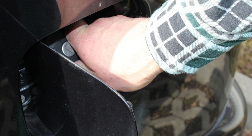 Z cofniętymi uprawnieniami na skradzionym paliwie. Sobotnia kumulacja