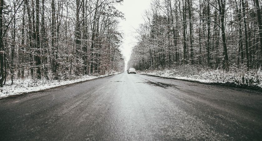 Czeka nas mroźna noc. Na drogach będzie ślisko 
