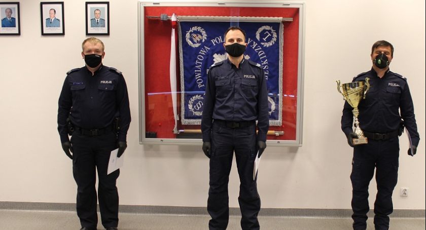 Policjanci z Komisariatu z Jordanowa uhonorowani przez Komendanta Powiatowego