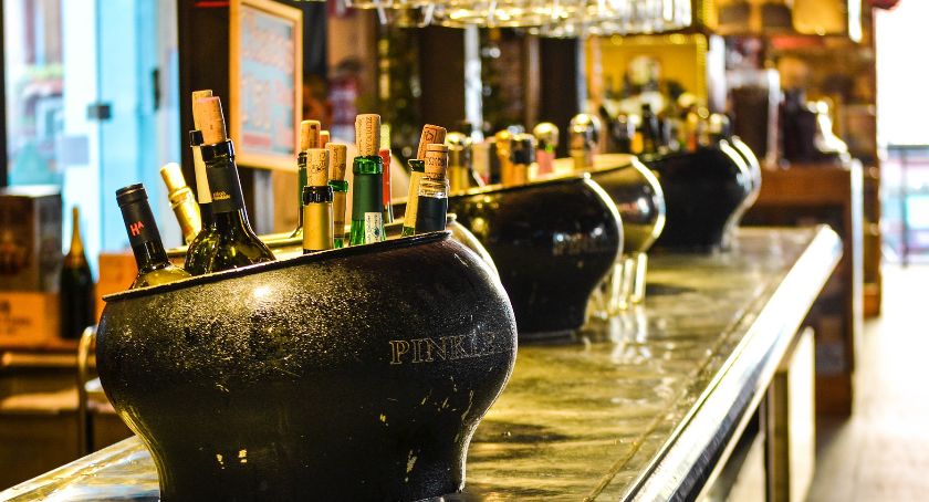 Od dziś gmina Sucha zwraca I ratę opłaty za sprzedaż alkoholu. Kto otrzymał wsparcie?