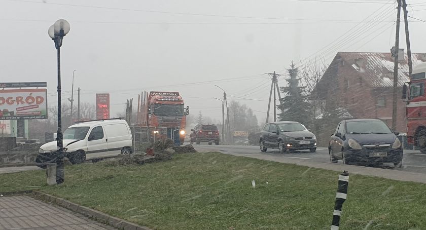 Opel zahamował, ale peugeot już nie