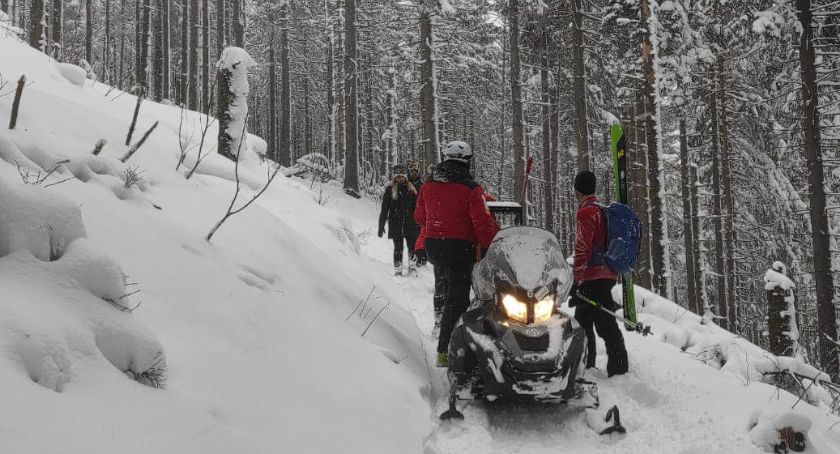 Zagubieni, wychłodzeni. Ratownicy GOPR pomogli turystom bezpiecznie zejść z Babiej Góry 