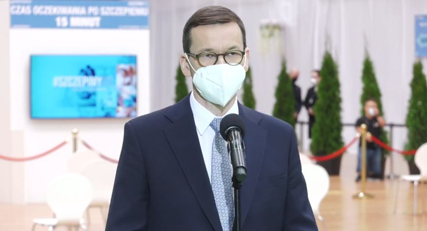 Proces szczepienia ma przyśpieszyć. Będzie możliwość szczepienia się w aptekach i... miejscu pracy 