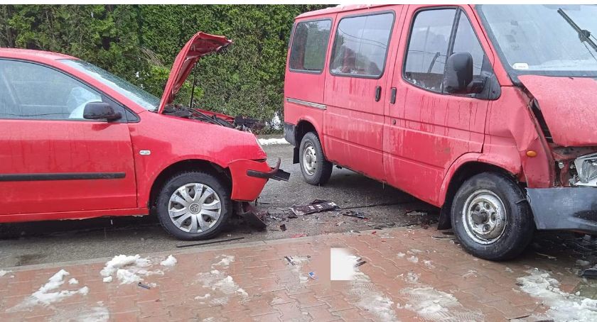 Zbyt pochopnie skręcił i dwa auta rozbite 