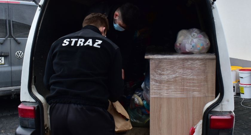 Trzy samochody darów dotarły do pogorzelców z Budzowa! To efekt zbiórki w OSP Krzeszów 