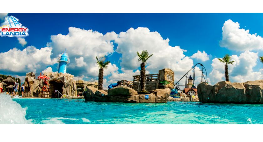 Kto z nas nie marzy o wakacjach w królestwie roller coasterów i atrakcji wodnych?