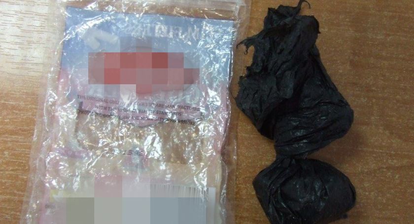 Jedni w skarpetkach chodzą, on trzymał w nich narkotyki 