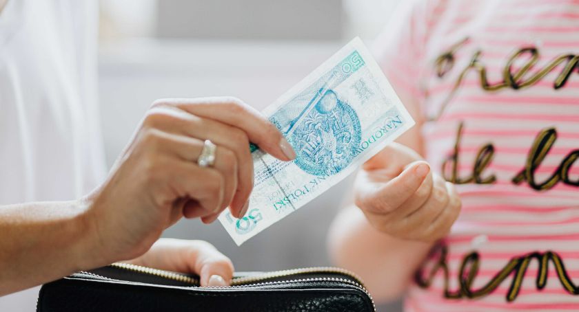 Jak znaleźć najlepszą pożyczkę na dowód osobisty online? - co warto wiedzieć