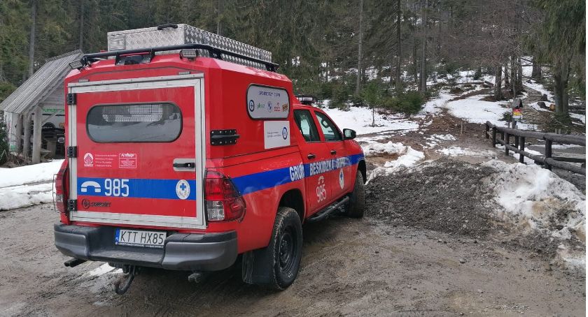 Przemoczona, wyziębiona i kontuzjowana turystyka utknęła na szlaku na Babią Górę