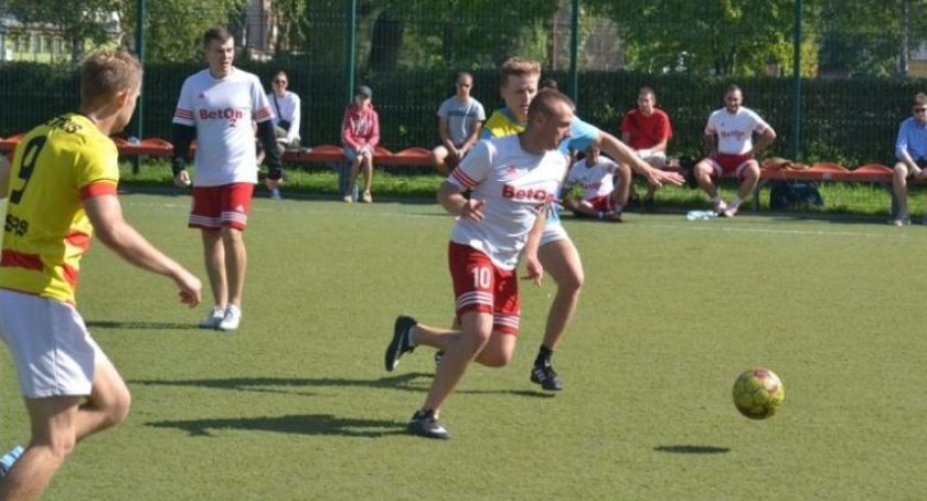 Propan-Butan złożył broń, terminarz ułożony na nowo, czyli orlikowa zapowiedź (9 maja)