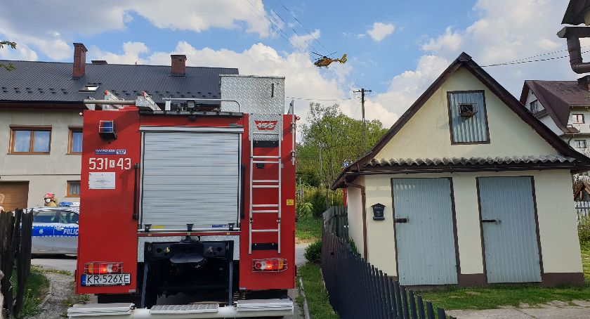 Potrącona piesza... uciekła. Wezwano do niej śmigłowiec LPR (wideo)