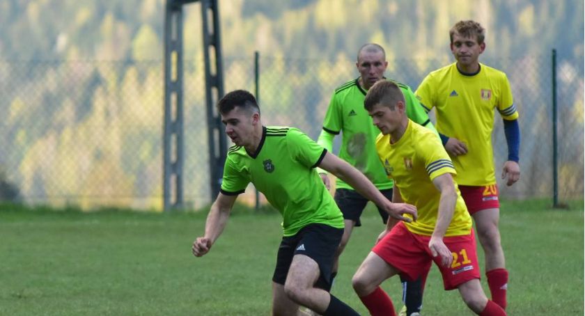 B-KLASA: Gdzie Huragan i Lachy tracą punkty, tam Grom korzysta, demolka w Bystrej, walkower dla Sidziny