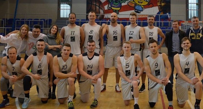Zapomnieć o piątkowym meczu i wygrać z TKM Włocławek - drugi dzień zmagań koszykarzy Skawy Wadowice