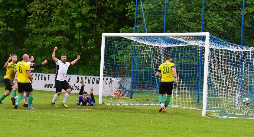 V-LIGA CHRZANOWSKA: Tempo gra dalej swoje, pech spotkał Halniaka znowu w końcówce