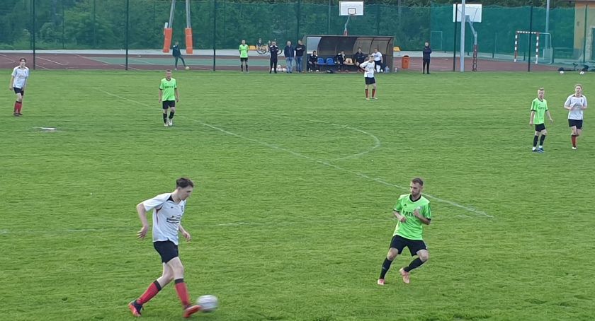 A-KLASA WADOWICE: Od 3:0 do 3:3 Jałowca!, Strzelec wyregulował celownik, prezes uskrzydlił Żurawia,  
