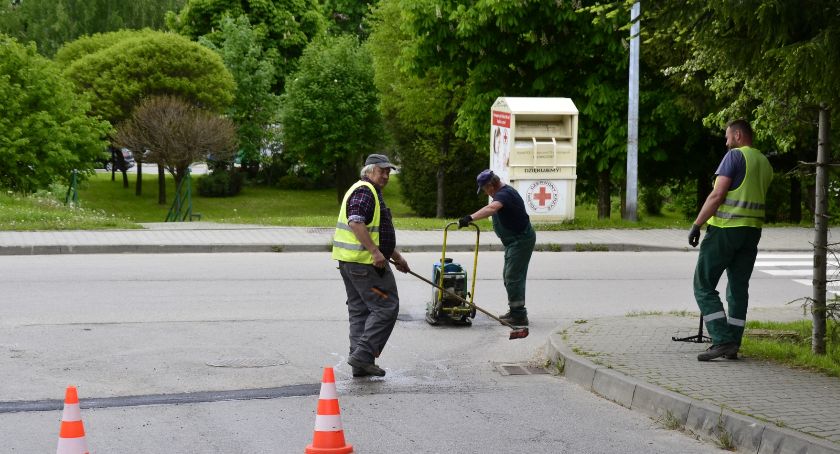 Pozimowe remonty dróg w Suchej Beskidzkiej 