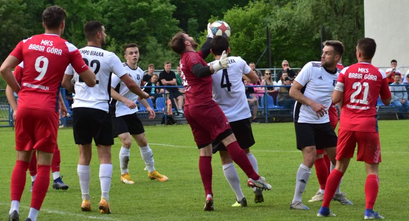 V-LIGA CHRZANOWSKA: Dwa ciosy Tempa Białki w derbowym starciu z Babią Górą, Niwa zdobywa Zembrzyce