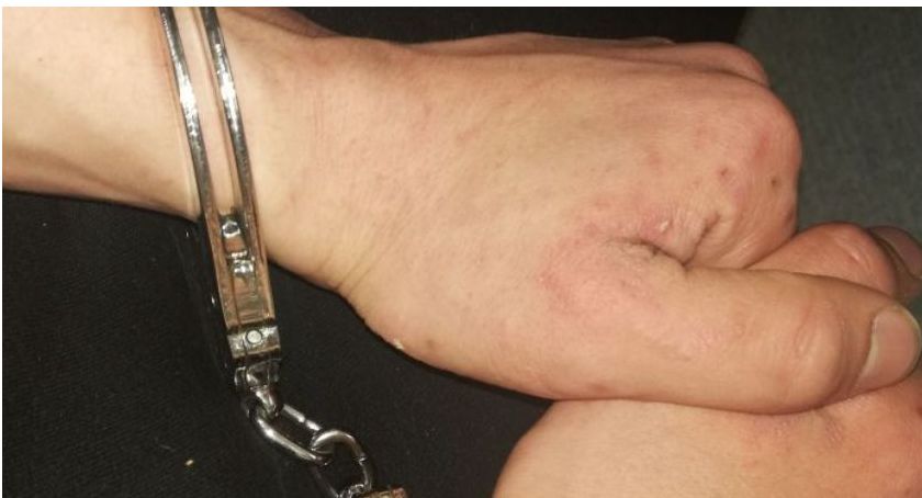 Stryszawa. Pijany 20-latek najechał na policjanta, radiowóz i wylądował w rowie