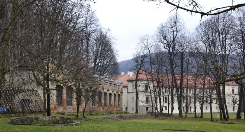 Sucha Beskidzka przygotowuje się do kontynuacji renowacji zespołu zamkowo-parkowego