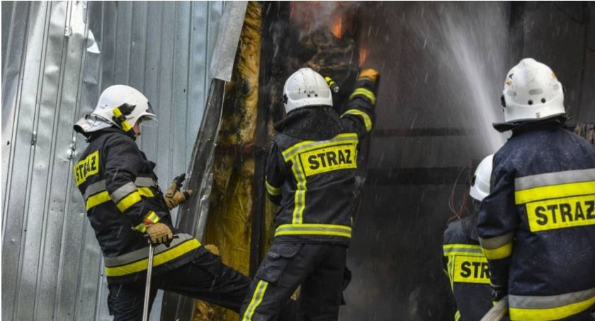 Duży pożar w Marcówce. Stolarnia stanęła w ogniu 