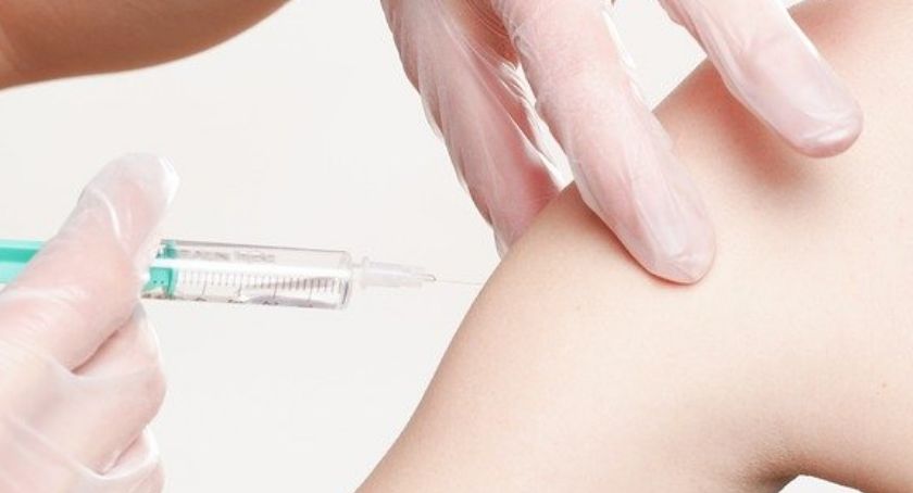 W niedzielę #SzczepimySię​ w  wadowckim Parku Miejskim szczepionką Pfizer