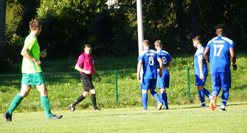 V-LIGA CHRZANOWSKA: Ostatnia kolejka jak cały sezon w wykonaniu Halniaka i Garbarza, Babia Góra traci gola w 90. minucie i także przegrywa