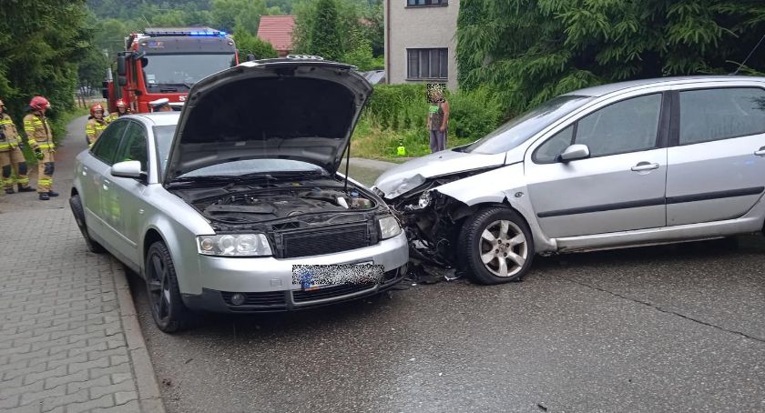 Wypadek na ulicy Szpitalnej. Dwie osoby trafiły do szpitala