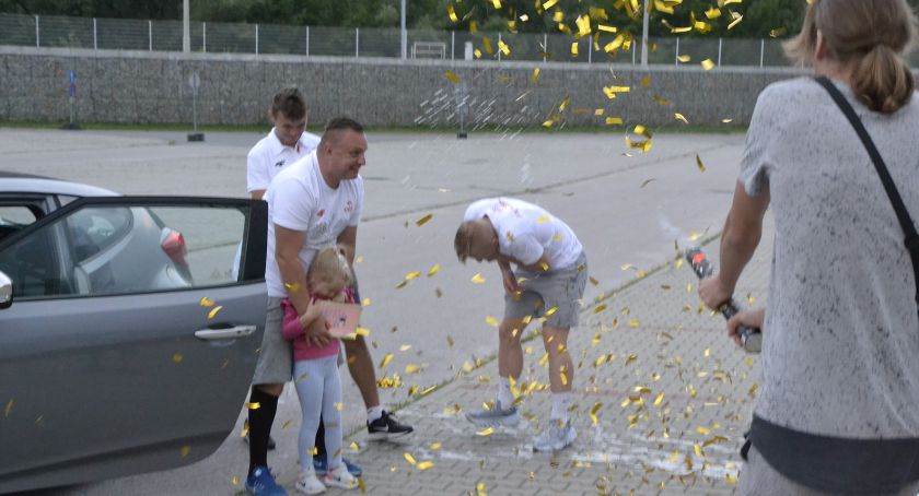 Huczne powitanie lekkoatletów wracających z Mistrzostw Europy 