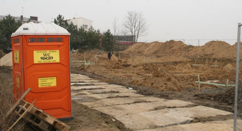 Czy toalety przenośne sprawdzą się na działce?