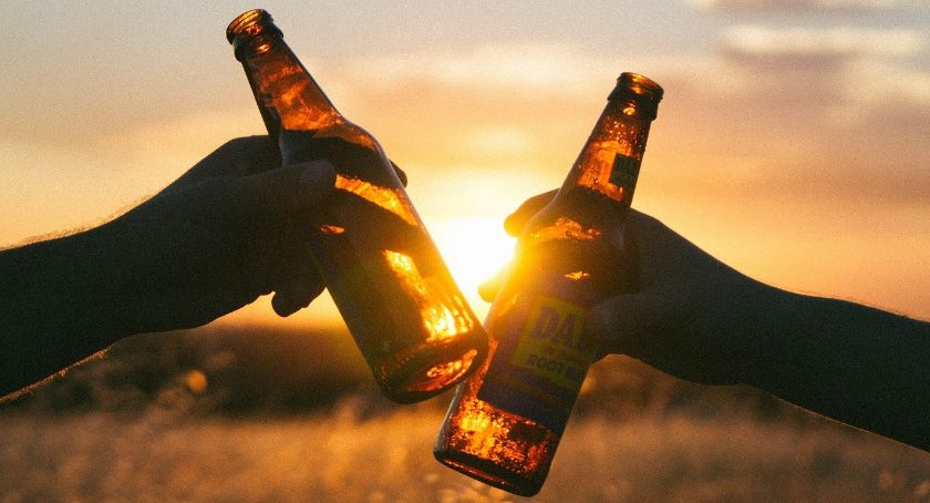 Budzów: Śmiecą, palą i piją. Pora zrobić z tym porządek   