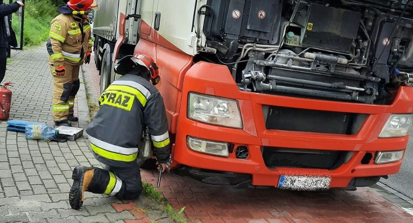 Ogień w komorze silnika 