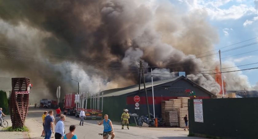 Bystra Podhalańska: Ogromny pożar tartaku (zdjęcia i video)