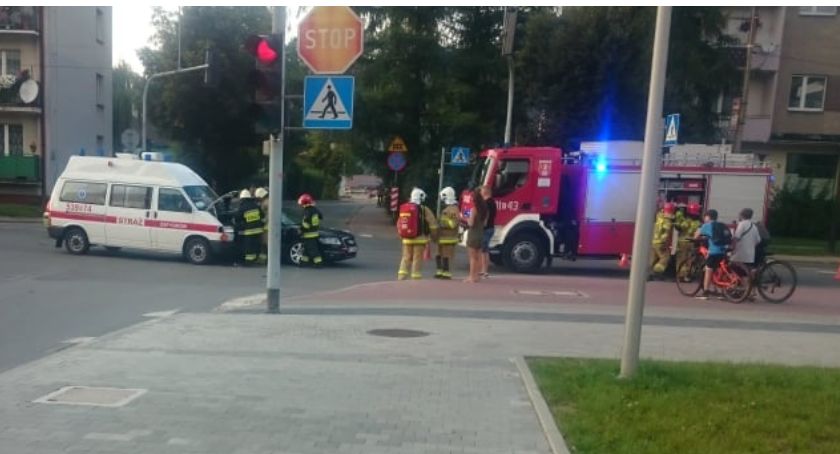 Sucha Beskidzka: Strażacka karetka zderzyła się z audi 