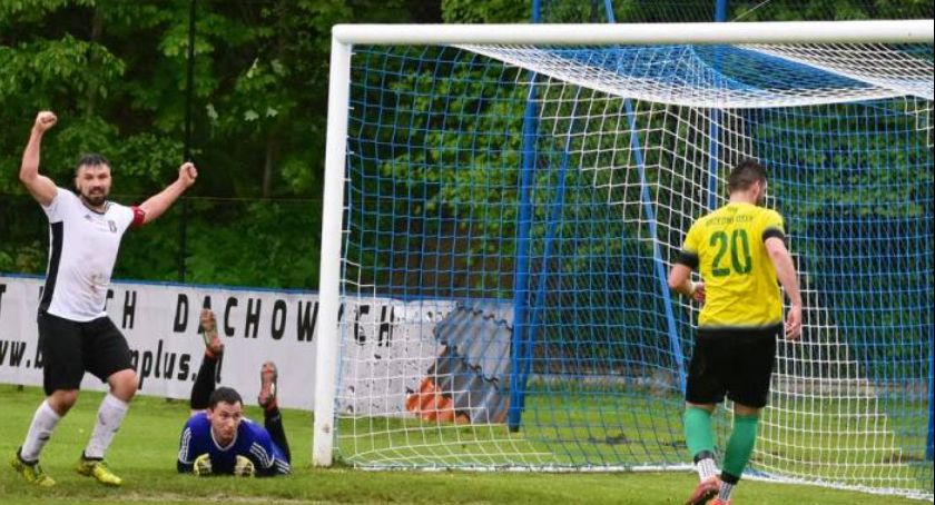 Piłkarska środa: Tempo jedzie do Jawiszowic, Unię czeka pucharowy mecz z Granitem