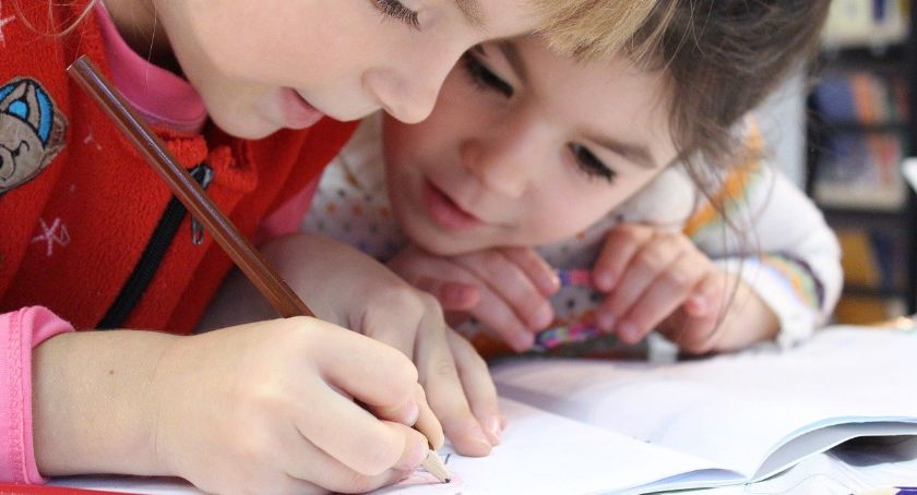 Małopolska: dofinansowanie wyprawki szkolnej dla 282 tys. dzieci   
