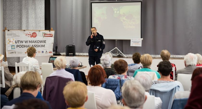 Senioriada w Makowie Podhalańskim. Policjnaci uczulali 