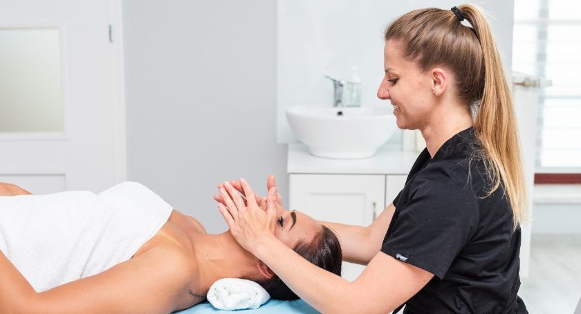 Facemodeling – lifting bez skalpela. Pierwsze miejsce w okolicy, w którym zabiegi estetyczne i terapeutyczne możemy połączyć w jedno w postaci Masażu Kobido.