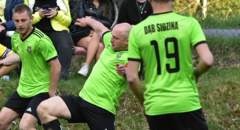 B-KLASA: Dąb nie przegrywa, Tempo, Bieńkówka i Świt za to nie wygrywają
